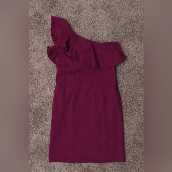 Lilly Pulitzer Bordeaux one shoulder dress with ruffle size 10 purple NWT - Picture 2 of 7